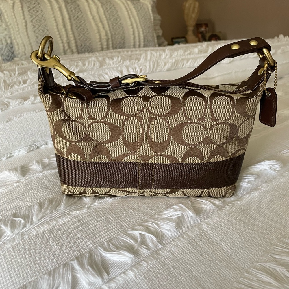 Coach signature/hobo shoulder bag